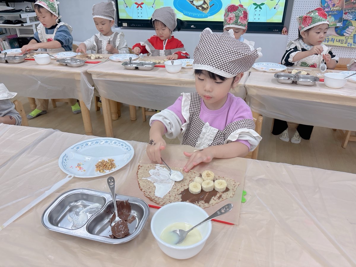 유치원생 요리 중